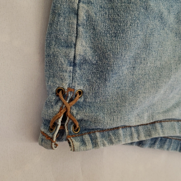Girls size 7 Mary-Kate & Ashley shorts light denim - Picture 2 of 3